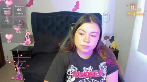 Lucy Petit online show from 11/03/25, 02:18