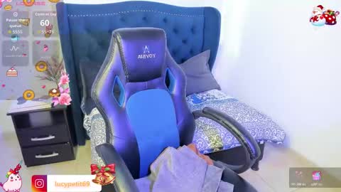 Lucy Petit online show from 12/22/25, 12:46