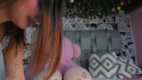 Snapshot of lucyrosse_ chatting on 05/15/26, 11:17 Lucy online show from 05/15/26, 11:17