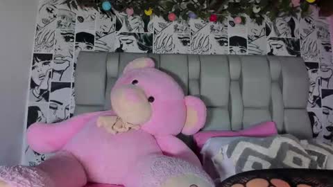 Snapshot of lucyrosse_ chatting on 05/19/26, 11:27 Lucy online show from 05/19/26, 11:27
