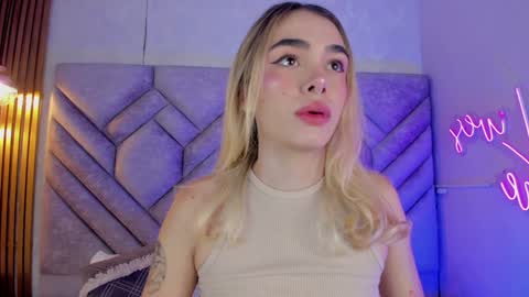 Snapshot of lucyvega4 chatting on 12/20/24, 11:43 Lucy online show from 12/20/24, 11:43