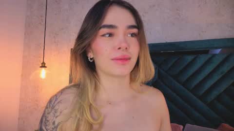 Snapshot of lucyvega4 chatting on 10/05/25, 04:00 Lucy online show from 10/05/25, 04:00