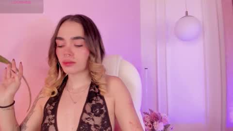 Snapshot of lucyvega4 chatting on 10/30/25, 04:14 Lucy online show from 10/30/25, 04:14