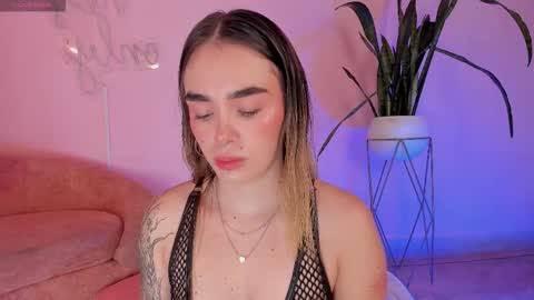 Snapshot of lucyvega4 chatting on 10/31/25, 04:57 Lucy online show from 10/31/25, 04:57