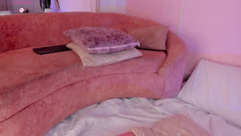 Snapshot of lucyvega4 chatting on 11/20/25, 04:45 Lucy online show from 11/20/25, 04:45