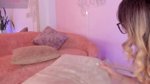 Snapshot of lucyvega4 chatting on 11/28/25, 04:48 Lucy online show from 11/28/25, 04:48