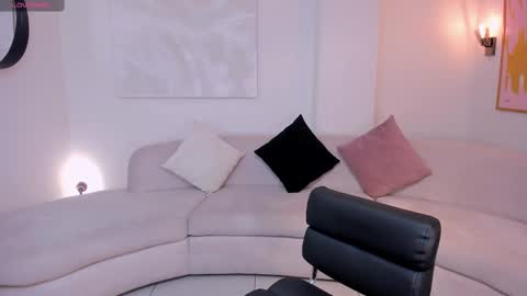 Snapshot of lucyweiss_ chatting on 10/03/25, 08:06 Lucy online show from 10/03/25, 08:06