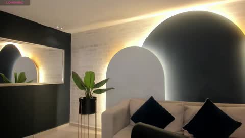 Snapshot of lucyweiss_ chatting on 10/12/25, 06:40 Lucy online show from 10/12/25, 06:40