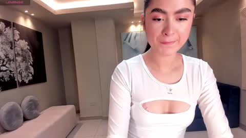 Snapshot of lucyweiss_ chatting on 10/13/25, 09:15 Lucy online show from 10/13/25, 09:15