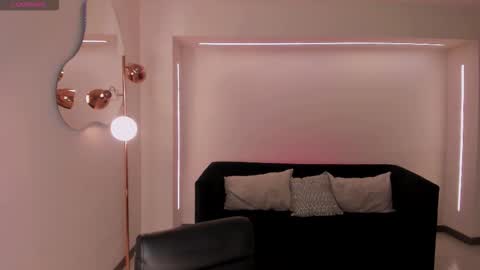 Snapshot of lucyweiss_ chatting on 11/26/25, 07:15 Lucy online show from 11/26/25, 07:15