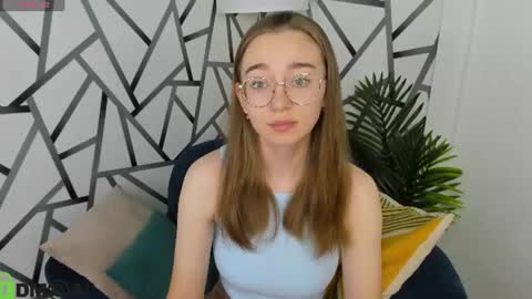 Snapshot of lucyy_green chatting on 06/17/26, 12:57 Lucy online show from 06/17/26, 12:57