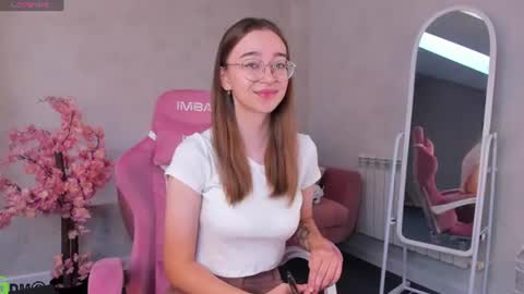 Snapshot of lucyy_green chatting on 06/21/26, 01:08 Lucy online show from 06/21/26, 01:08