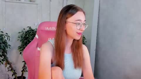 Snapshot of lucyy_green chatting on 06/25/26, 01:05 Lucy online show from 06/25/26, 01:05