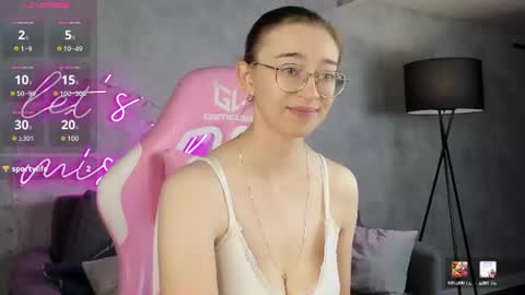 Snapshot of lucyy_green chatting on 07/07/26, 12:46 Lucy online show from 07/07/26, 12:46
