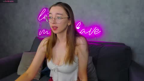 Snapshot of lucyy_green chatting on 07/08/26, 12:48 Lucy online show from 07/08/26, 12:48