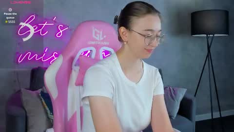 Snapshot of lucyy_green chatting on 07/09/26, 12:48 Lucy online show from 07/09/26, 12:48