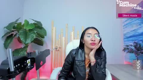 Lucy Liiu online show from 09/18/25, 01:02