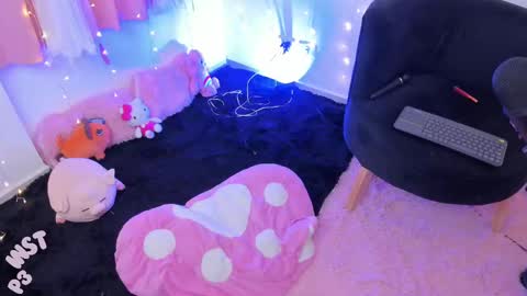 LUCYY FROM HOME  online show from 03/09/25, 01:04