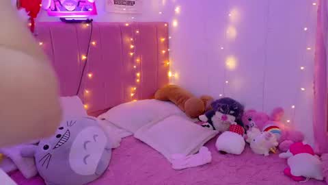 Snapshot of lucyy_peach chatting on 08/01/26, 05:40 LUCYY FROM HOME online show from 08/01/26, 05:40