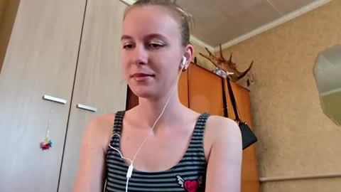 Snapshot of lucyzachar chatting on 04/02/26, 06:11 Sofia online show from 04/02/26, 06:11