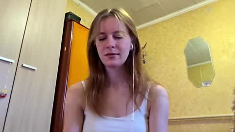 Snapshot of lucyzachar chatting on 04/25/26, 06:16 Sofia online show from 04/25/26, 06:16