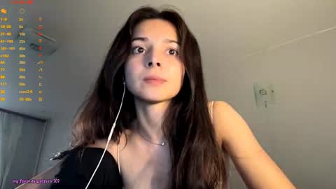 Snapshot of ludivinablice chatting on 06/08/26, 02:06 Mika online show from 06/08/26, 02:06