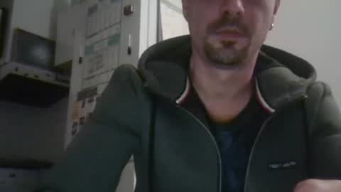 Snapshot of luffyman20 chatting on 12/15/24, 08:25 luffyman20 online show from 12/15/24, 08:25