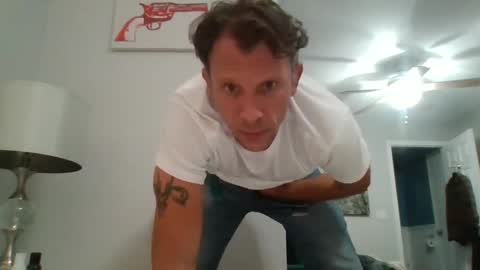 Snapshot of luiggii0904 chatting on 12/14/24, 12:01 luiggii0904 online show from 12/14/24, 12:01
