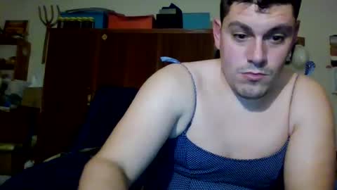 Snapshot of luis2423 chatting on 01/13/25, 01:34 A slave to the mistress.. un esclavo para las amas dominantes. online show from 01/13/25, 01:34