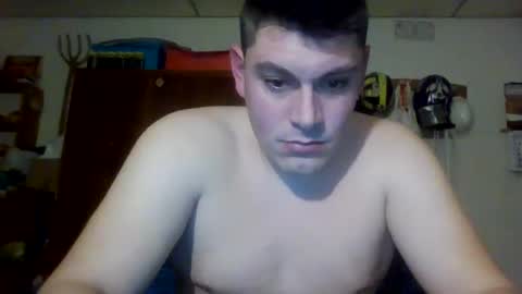 Snapshot of luis2423 chatting on 02/05/25, 09:29 A slave to the mistress.. un esclavo para las amas dominantes. online show from 02/05/25, 09:29