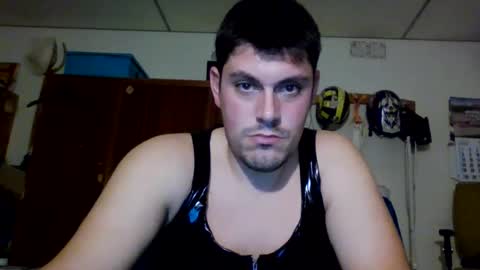 Snapshot of luis2423 chatting on 10/16/25, 05:47 A slave to the mistress.. un esclavo para las amas dominantes. online show from 10/16/25, 05:47