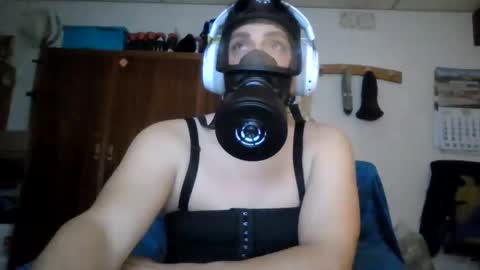 Snapshot of luis2423 chatting on 05/08/26, 10:37 A slave to the mistress.. un esclavo para las amas dominantes. online show from 05/08/26, 10:37