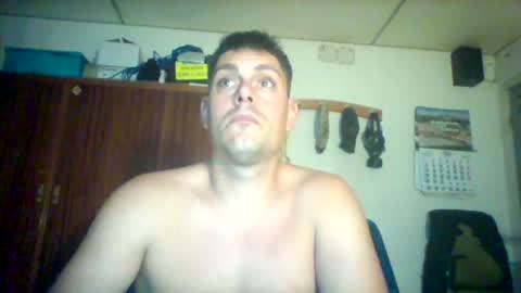Snapshot of luis2423 chatting on 08/03/26, 10:46 A slave to the mistress.. un esclavo para las amas dominantes. online show from 08/03/26, 10:46