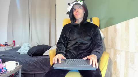 Luis AS online show from 02/23/25, 11:44