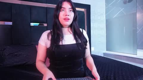 luisa_giraldo1 online show from 04/22/26, 11:56