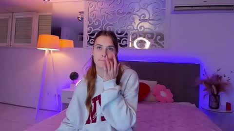 LuisaClover online show from 12/01/25, 02:00