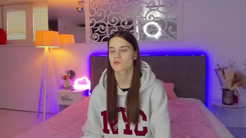 LuisaClover online show from 01/06/26, 01:15
