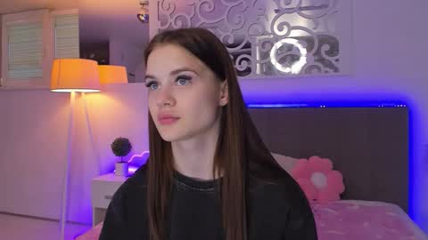 LuisaClover online show from 03/25/26, 03:18