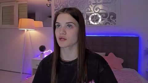 LuisaClover online show from 04/19/26, 06:10