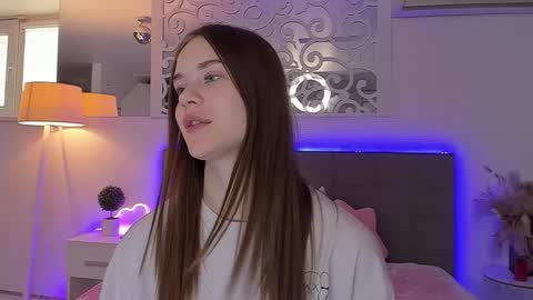 LuisaClover online show from 04/22/26, 12:18