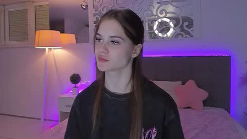 LuisaClover online show from 04/24/26, 06:54