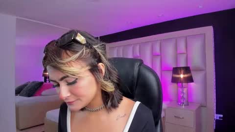 Luisa  online show from 12/17/25, 05:30