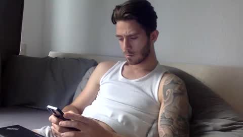 Snapshot of luisbadx chatting on 12/28/24, 09:52 Luis Badx online show from 12/28/24, 09:52