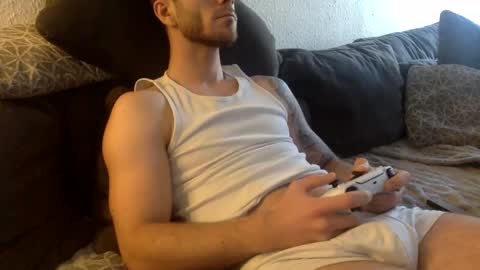 Snapshot of luisbadx chatting on 12/16/25, 11:04 Luis Badx online show from 12/16/25, 11:04