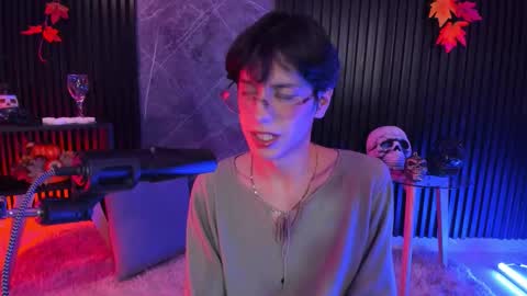 luixdust1 online show from 10/22/25, 04:02