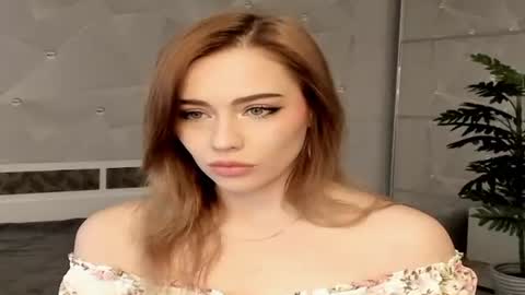 Snapshot of luiza012 chatting on 10/01/25, 12:22 Lizzy online show from 10/01/25, 12:22