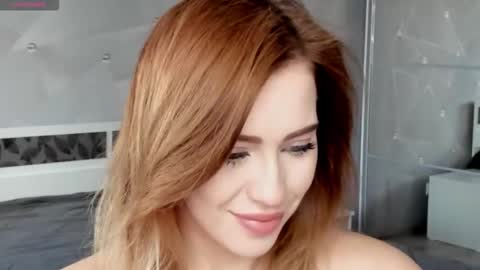 Snapshot of luiza012 chatting on 10/10/25, 11:31 Lizzy online show from 10/10/25, 11:31