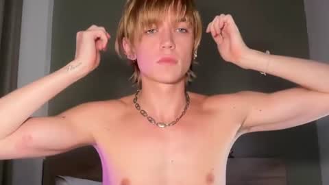 Snapshot of luka_marrant chatting on 06/21/26, 05:04 aphex twink online show from 06/21/26, 05:04