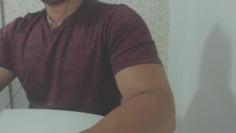 Snapshot of lukafitness chatting on 12/20/25, 02:40 lukafitness online show from 12/20/25, 02:40