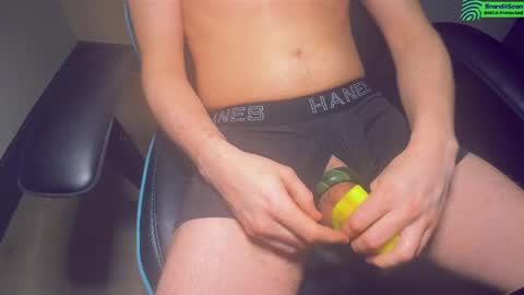 Snapshot of lukatripp chatting on 02/27/25, 08:20 lukatripp online show from 02/27/25, 08:20